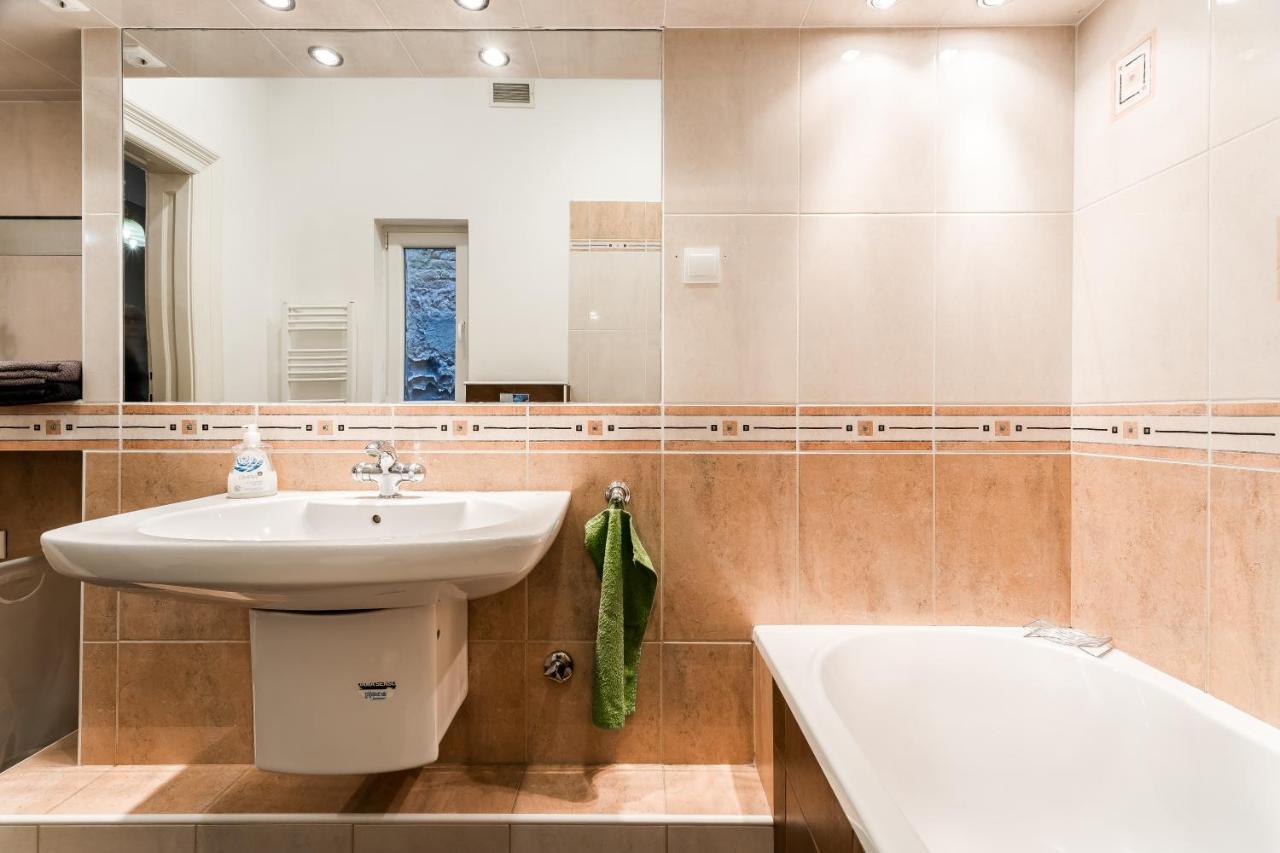 Berta - 4 Bedrooms, 3 Baths Budapeste Exterior foto